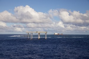 沖ノ鳥島　画像　写真　観測所　工事　埋め立て　護岸